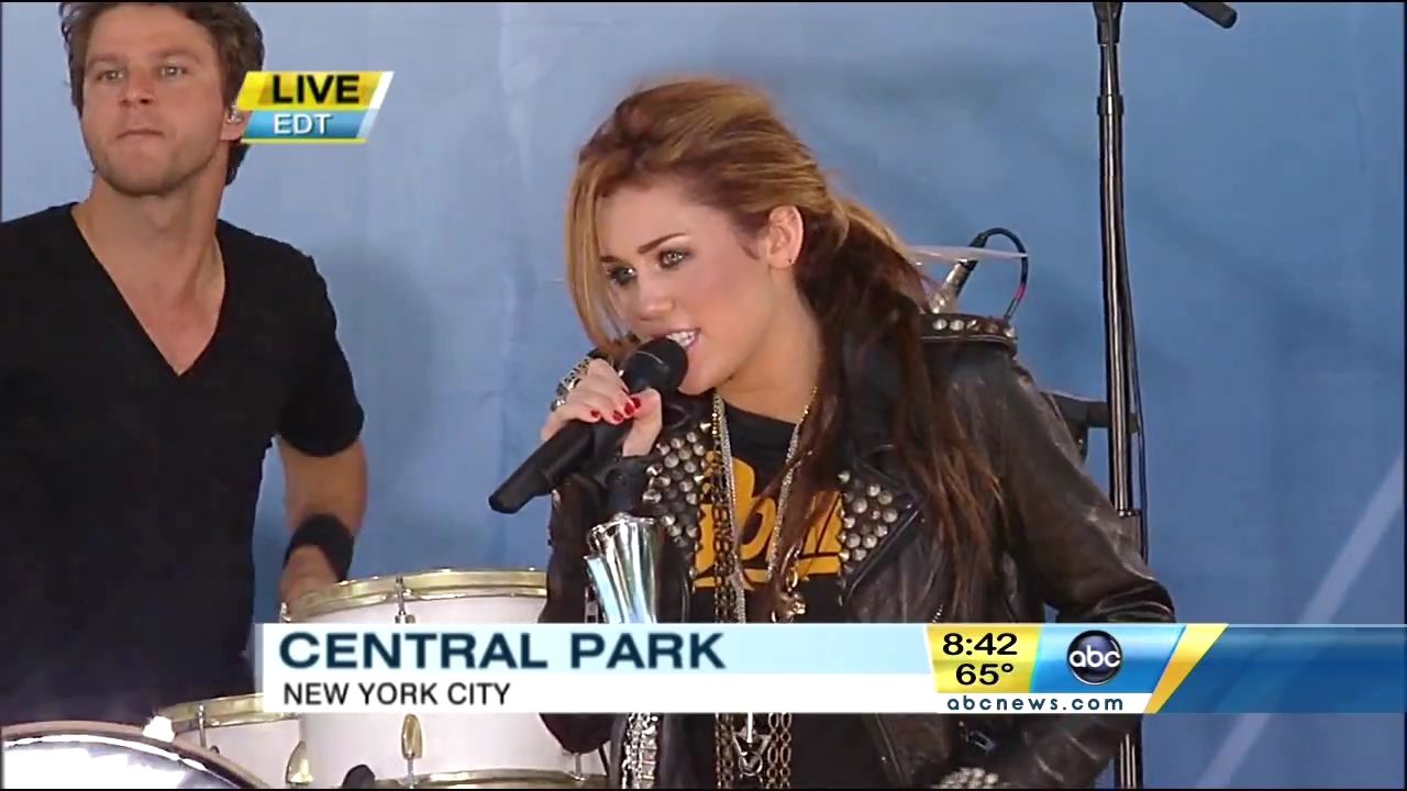 06-18-2010-GoodMorningAmerica-554.jpg