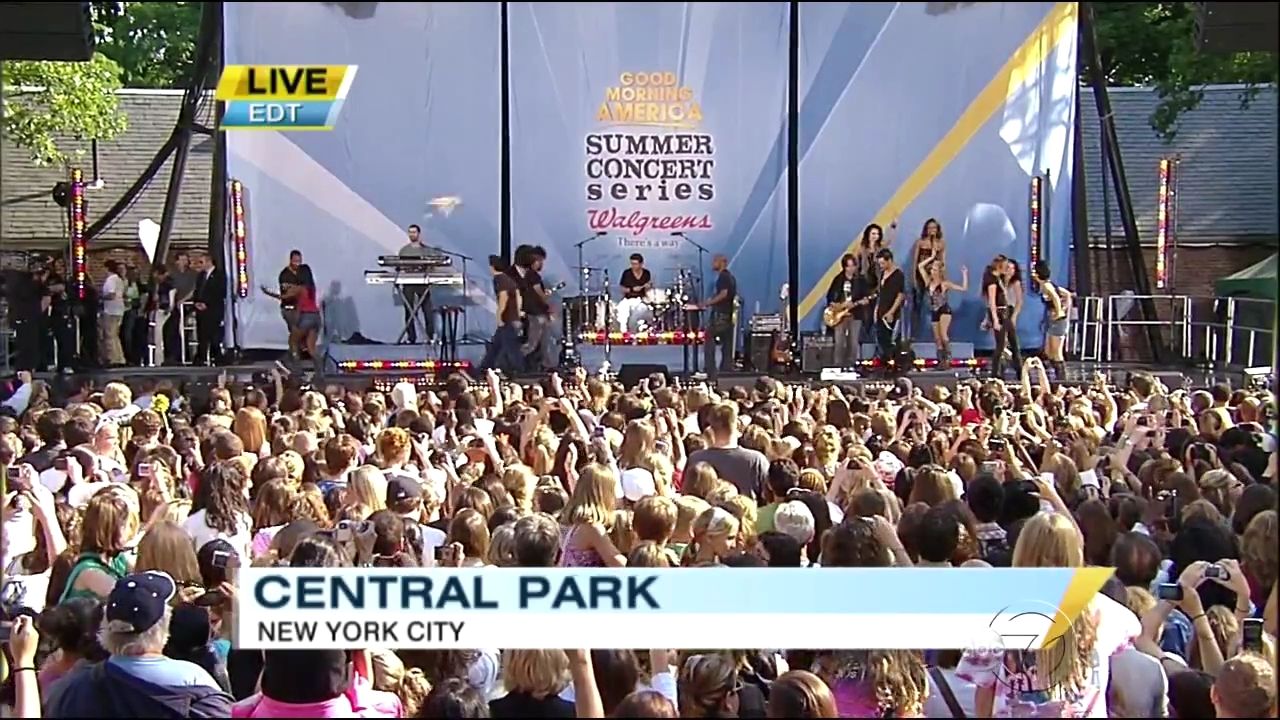 06-18-2010-GoodMorningAmerica-698.jpg