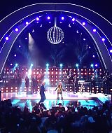 MileyNYE_Performance-EverybodysComingtoMyHouse-004.jpg