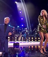 MileyNYE_Performance-EverybodysComingtoMyHouse-029.jpg