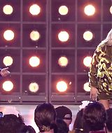 MileyNYE_Performance-EverybodysComingtoMyHouse-080.jpg