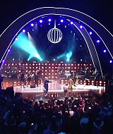 MileyNYE_Performance-EverybodysComingtoMyHouse-109.jpg