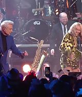 MileyNYE_Performance-EverybodysComingtoMyHouse-114.jpg