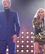 MileyNYE_Performance-EverybodysComingtoMyHouse-122.jpg