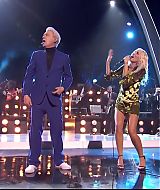 MileyNYE_Performance-EverybodysComingtoMyHouse-139.jpg