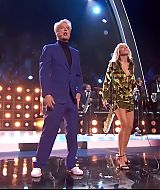 MileyNYE_Performance-EverybodysComingtoMyHouse-140.jpg