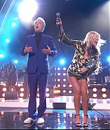 MileyNYE_Performance-EverybodysComingtoMyHouse-154.jpg