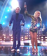 MileyNYE_Performance-EverybodysComingtoMyHouse-155.jpg