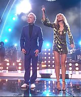 MileyNYE_Performance-EverybodysComingtoMyHouse-156.jpg