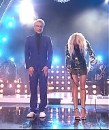 MileyNYE_Performance-EverybodysComingtoMyHouse-157.jpg