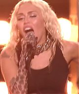 MileyNYE_Performance-ILoveRockNRoll-100.jpg