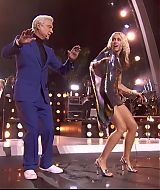 MileyNYE_Performance-LetsDance-010.jpg