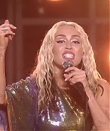 MileyNYE_Performance-LetsDance-014.jpg