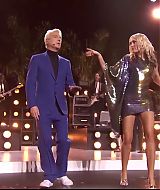 MileyNYE_Performance-LetsDance-018.jpg