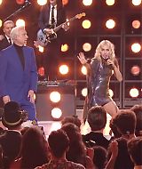 MileyNYE_Performance-LetsDance-026.jpg