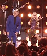 MileyNYE_Performance-LetsDance-027.jpg