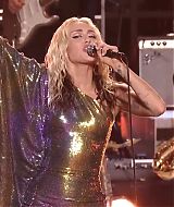 MileyNYE_Performance-LetsDance-041.jpg