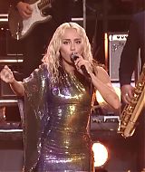 MileyNYE_Performance-LetsDance-043.jpg