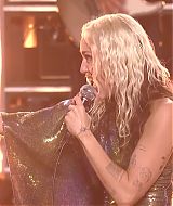 MileyNYE_Performance-LetsDance-063.jpg