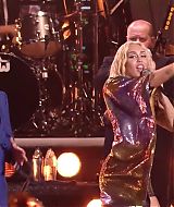 MileyNYE_Performance-LetsDance-092.jpg