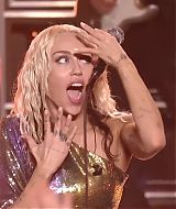 MileyNYE_Performance-LetsDance-111.jpg