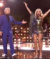 MileyNYE_Performance-LetsDance-123.jpg