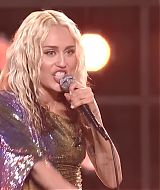 MileyNYE_Performance-LetsDance-136.jpg