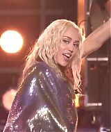 MileyNYE_Performance-LetsDance-154.jpg