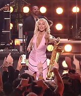 MileyNYE_Performance-PartyintheUSA-011.jpg