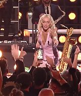 MileyNYE_Performance-PartyintheUSA-013.jpg