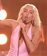 MileyNYE_Performance-PartyintheUSA-036.jpg