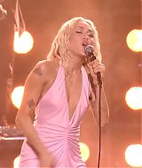 MileyNYE_Performance-PartyintheUSA-038.jpg