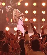 MileyNYE_Performance-PartyintheUSA-041.jpg