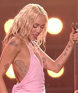 MileyNYE_Performance-PartyintheUSA-050.jpg
