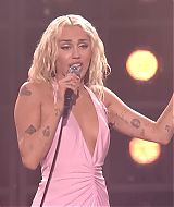 MileyNYE_Performance-PartyintheUSA-064.jpg