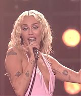 MileyNYE_Performance-PartyintheUSA-066.jpg