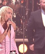 MileyNYE_Performance-PartyintheUSA-074.jpg