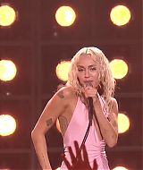 MileyNYE_Performance-PartyintheUSA-080.jpg