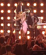 MileyNYE_Performance-PartyintheUSA-107.jpg