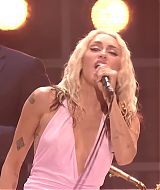 MileyNYE_Performance-PartyintheUSA-136.jpg