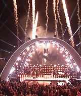 MileyNYE_Performance-PartyintheUSA-139.jpg