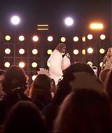 MileyNYE_Performance-PartyintheStreets-008.jpg