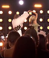 MileyNYE_Performance-PartyintheStreets-011.jpg