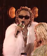 MileyNYE_Performance-PartyintheStreets-034.jpg