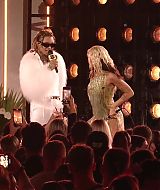 MileyNYE_Performance-PartyintheStreets-037.jpg