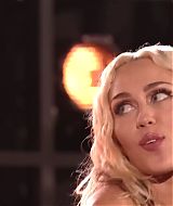 MileyNYE_Performance-PartyintheStreets-039.jpg