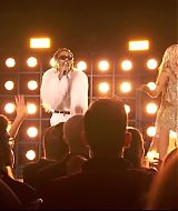 MileyNYE_Performance-PartyintheStreets-048.jpg