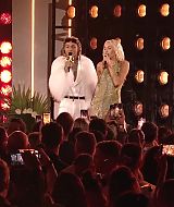 MileyNYE_Performance-PartyintheStreets-057.jpg