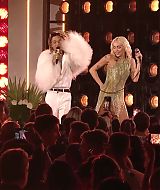 MileyNYE_Performance-PartyintheStreets-058.jpg