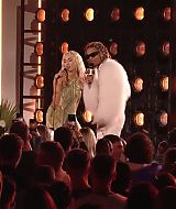 MileyNYE_Performance-PartyintheStreets-104.jpg